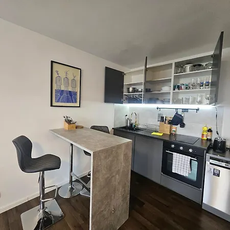 Ehrenfeld - Bright 32m2 Flat