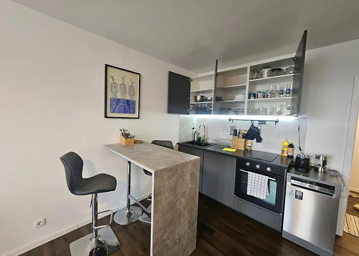 Ehrenfeld - Bright 32m2 Flat